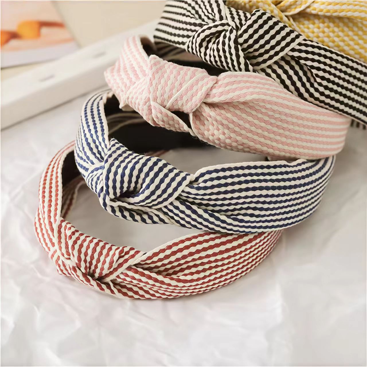 Wide Edged Checkered Headband  - Headband Summer Knit recension och pris
